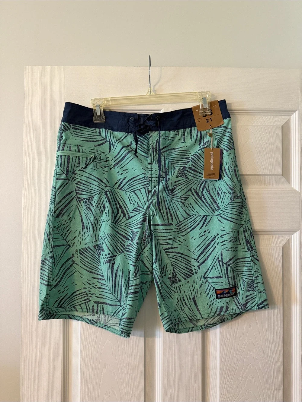 Patagonia Men’s Teal Leaf-Print Swim Shorts with Navy Waistband size 33